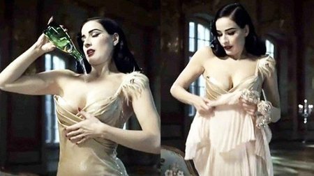 Dita Von Teese vende agua en un anuncio mientras se refresca los pechos