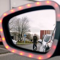 Ford quiere facilitar la 'maniobra holandesa' que recomienda la DGT para proteger a los ciclistas con estos LED