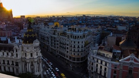 ¿Bajar impuestos y pedir más dinero? Madrid es así