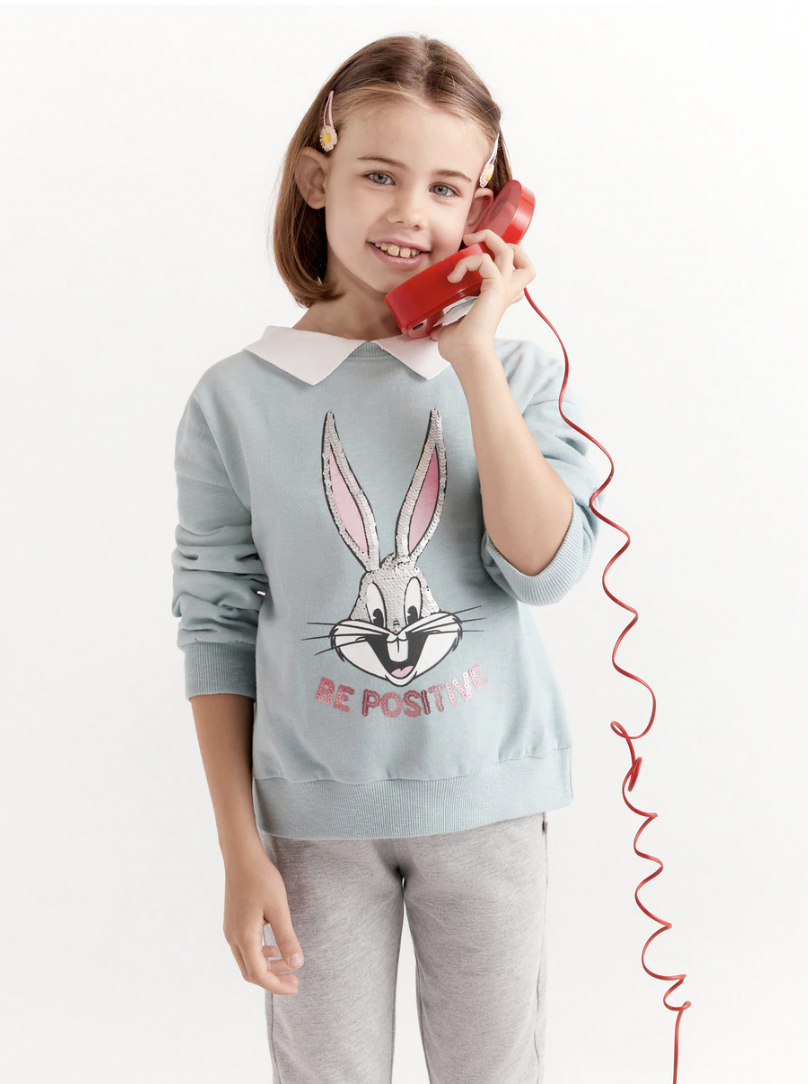 Sudadera con cuello polo de Bugs Bunny, con manga larga.