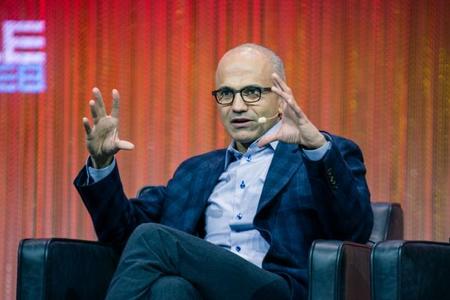 Microsoft mantiene el pulso en su 'batalla' por virar su negocio hacia la nube