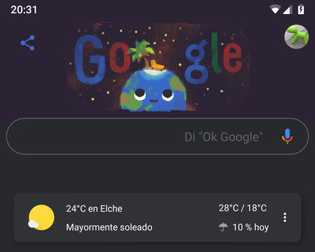 La aplicación de Google comienza a activar su tema oscuro en su versión estable: así se activa
