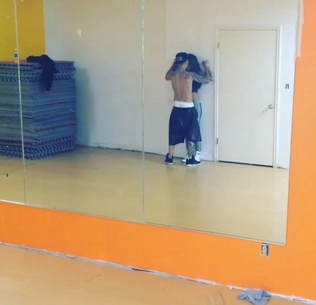 Que alguien me explique el bailecito/magreo de Justin y Selena, por favor