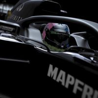 Renault tiñe de negro su 'tetera amarilla', un coche de transición antes del gran asalto a la Fórmula 1