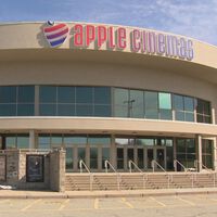 Apple ignoró a esta cadena de cines durante 12 años. El día que abrieron en su "patio trasero", recibieron la demanda