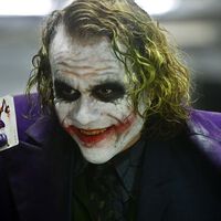 Que Joker se esté relamiendo todo el rato en The Dark Knight tiene un gran culpable, el difícil maquillaje de Heath Ledger