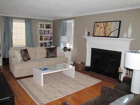 Decorar en tonos blancos Salon marron y blanco