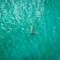 
Comprar un dron para grabar a 4K no tiene por qué costar un pastizal: este tiene muchas reseñas positivas y cuesta la mitad que un DJI 