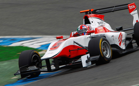 Dino Zamparelli encabeza las pruebas de la GP3 en Estoril con Carmen Jordá de nuevo en pista