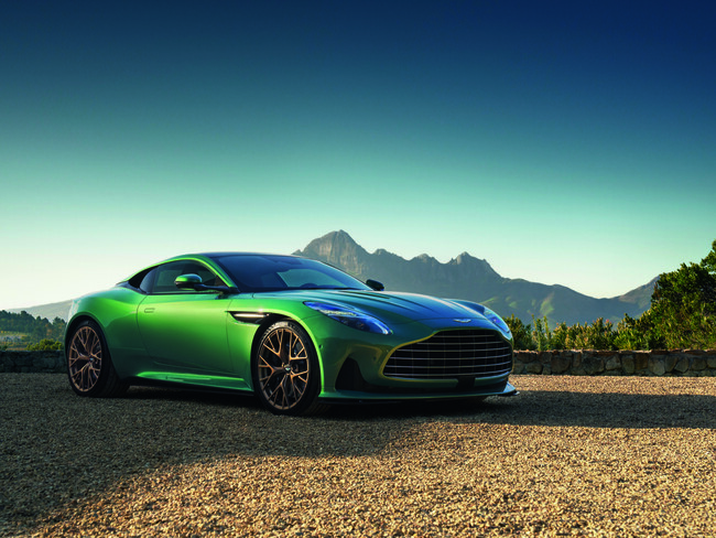 Aston Martin DB12 2023 9