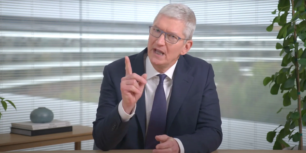 “Llevamos años investigando en IA generativa”: el CEO de Apple arremete contra los rumores y da una cifra astronómica “Llevamos años investigando en IA generativa”: el CEO de Apple arremete contra los rumores y da una cifra astronómica