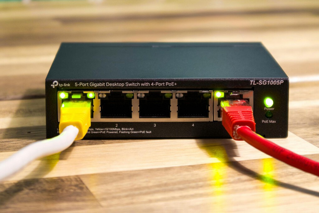 Pensaba que necesitaba un router nuevo o moverlo de sitio y estaba peleado con el WiFi: al final la solución fue cambiar de cable