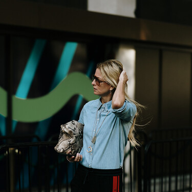 Niek rebaja a mitad de precio las zapatillas blancas atemporales inspiradas en los años 2000