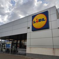 Hoy en Lidl, por 9,99 euros, la mesa plegable para usar el portátil y la tablet en la cama o el sofá: tiene portabebidas y hasta cajón