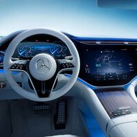 Mientras Mercedes llena sus coches con pantallas, el responsable de software lo tiene claro: los botones físicos son más eficientes