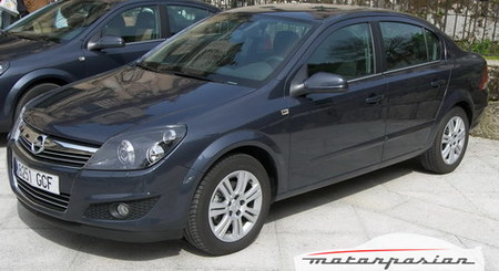 Opel Astra Sedán