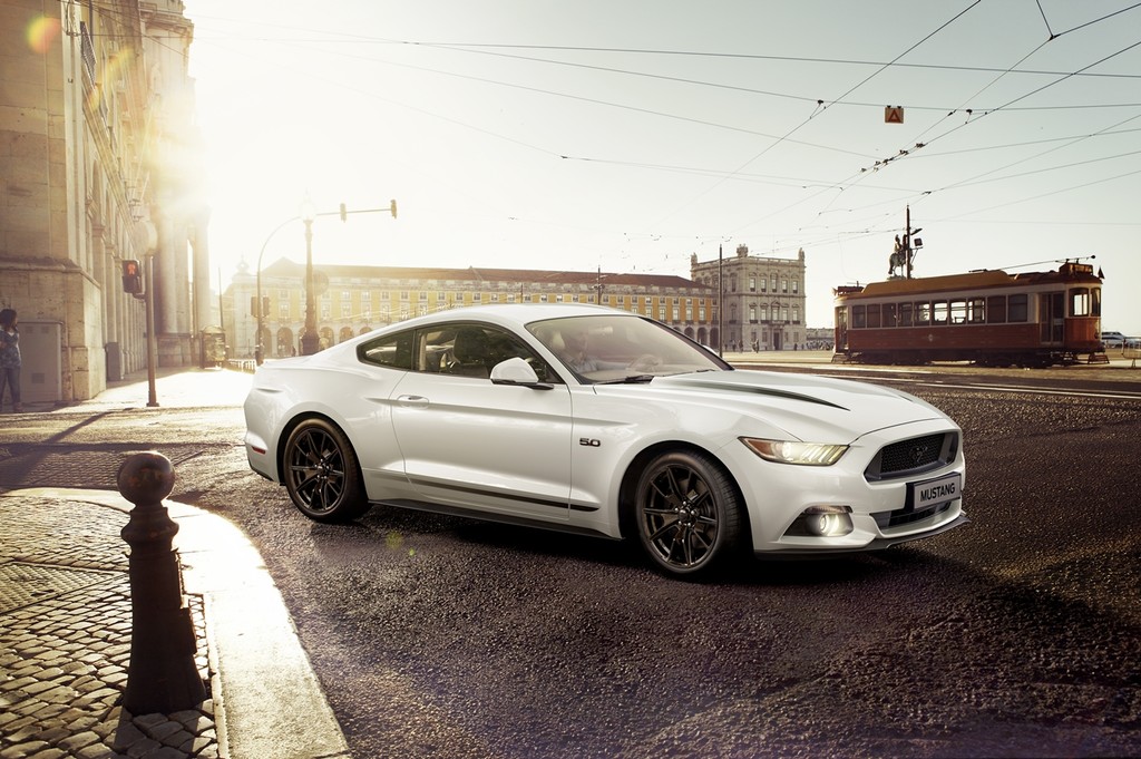 Ford Mustang Black Blue Edition 2017 001