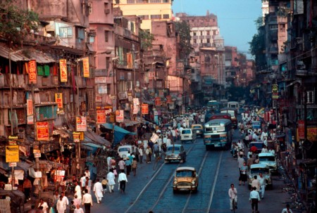 India se beneficia de bajos precios del petróleo y crece al mejor ritmo de los últimos 5 años