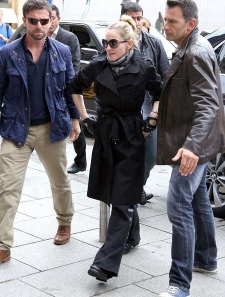 Madonna en chándal y con gafón, arreglada pero informal... y seguimos de movida ¿promovida?