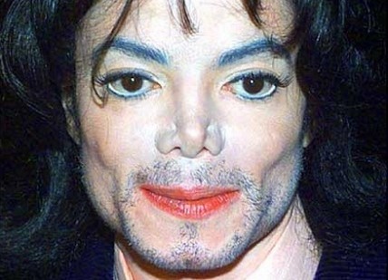 Michael Jackson incrementa deudas