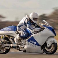 Esta Hayabusa quiere ser la moto a vapor más rápida del mundo rozando los 200 km/h. Sí, ¡a vapor! 