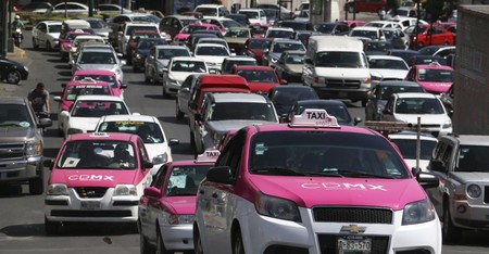 A partir de este año los taxis de CDMX se “uberizarán” y cambiarán taxímetro por tablet