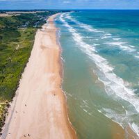 Geólogos analizan la arena de la playa del desembarco de Normandía y no dan crédito: uno de cada 25 granos es metralla 