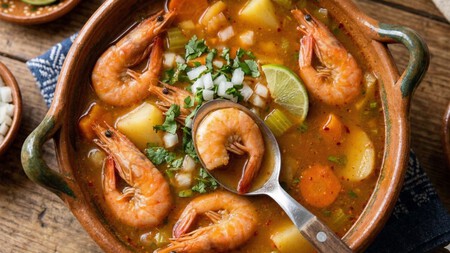 Cómo hacer un caldo de camarón cantinero con la receta y consejos de la chef Ingrid Ramos