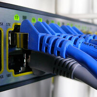 Una regulación de la Unión Europea quiere facilitar la instalación de la fibra óptica en los hogares, pero para nosotros llega algo tarde