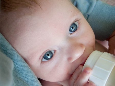 Las fórmulas infantiles aumentan en un 6% el riesgo cardiovascular en niños y adolescentes