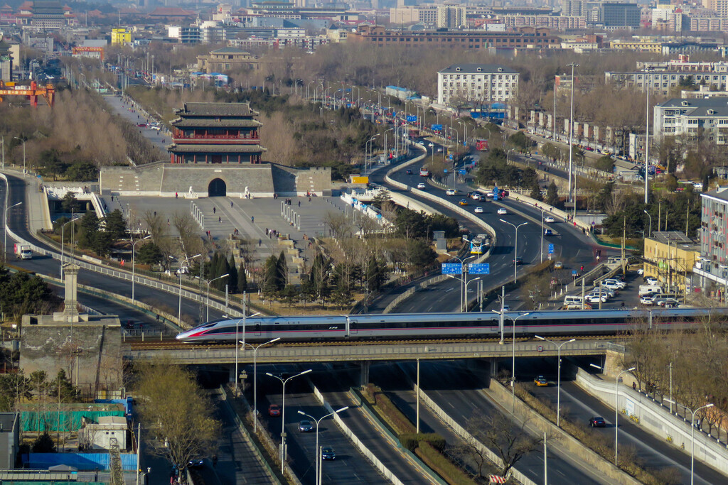 Como España, China ha construido su red de alta velocidad en tiempo récord. Ahora afronta el mismo problema: mantenerla
