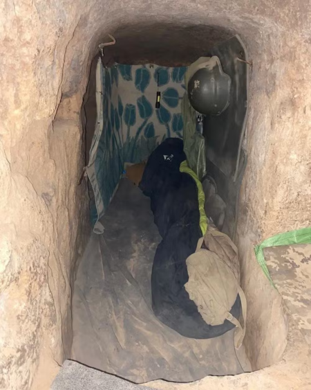 Serhii dormindo no bunker.