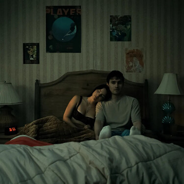‘Obsession’ llega por fin a Prime Video: la película que describe el deseo desde la mirada masculina como solo el terror puede hacerlo 