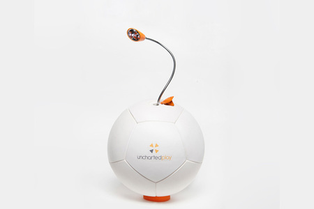 Soccket, una lámpara autosuficiente con la que jugar al fútbol