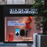 Hace nada que empezó el otoño y ya necesitamos chaquetas calentitas como esta Napapijri rebajada de 250 a menos de 70 euros 