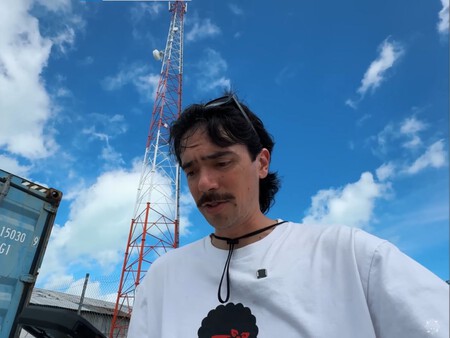 Mesmo  embaixo da torre de sinal 3G, o youtuber teve dificuldades em entrar no Pokémon Go | Imagem: Reprodução (Trainer tips)
