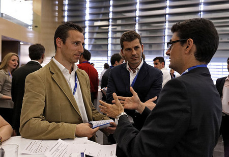 ¿Los hombres atractivos tienen más éxito en la financiación de su startup? Un estudio del MIT así lo afirma