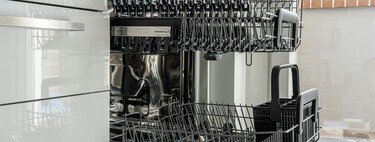 Siempre remojaba los platos y sartenes antes de meterlos en el lavavajillas. Ahora he aprendido que en general es mejor no hacerlo 