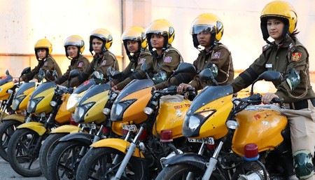 Un escuadrón de 500 mujeres policía en moto combatirá los crímenes contra las mujeres en India