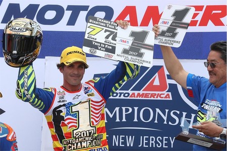 Toni Elías y Michael Dunlop probarán la Suzuki de MotoGP como premio a su temporada, ¿o algo más?