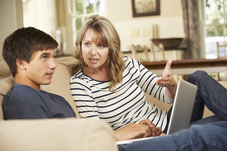 Hay que querer a los adolescentes cuando menos se lo 'merecen', porque es cuando más lo necesitan
