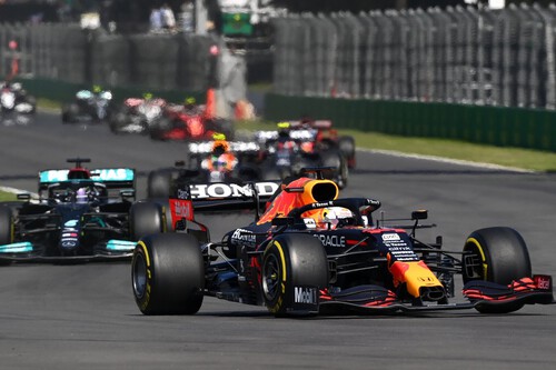 Max Verstappen arrasa en México gracias a una salida brillante pero Lewis Hamilton resiste a Sergio Pérez