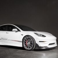 Koenigsegg fabricará accesorios en fibra de carbón diseñados especialmente para modelos de Tesla