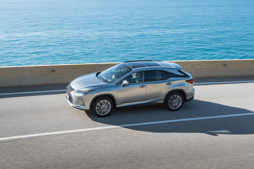 Probamos el Lexus RX 450h: el SUV híbrido es ahora un coche más refinado, preciso y silencioso