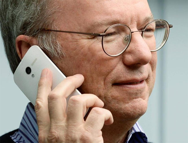 Eric Schmidt con su Moto X