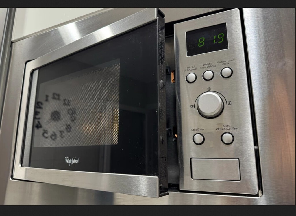 Si eres de usar el microondas a diario, esto es lo que gasta y lo que hace que consuma más o menos luz 