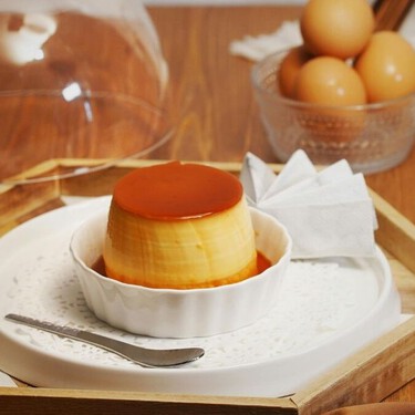 Flan de manzana sin horno y con 3 ingredientes, ideal para disfrutar de esta fruta saludable