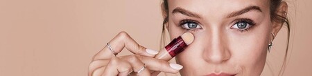 El corrector más vendido de Amazon es de Maybelline, tiene más de 11.000 valoraciones positivas y cuesta poco más de seis euros