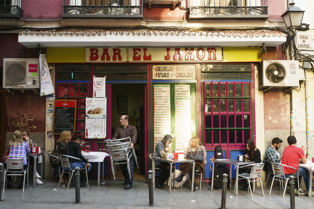 Nuestra fiesta nacional es el aperitivo: las doce tapas que se consumen en toda España, su historia y sus mejores recetas