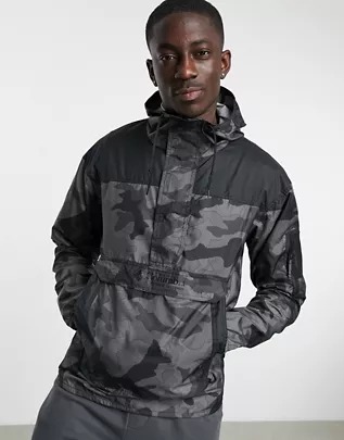 Cortavientos con estampado de camuflaje negro Challenger de Columbia